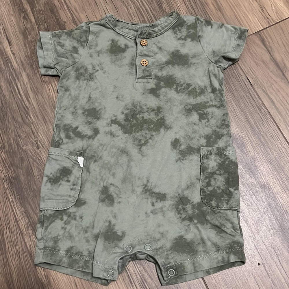 Baby Rompers size 9m - Picture 3 of 3